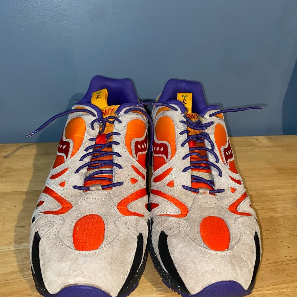 Size 9 - Saucony Grid Azura Astrotrail Pack - Fire
